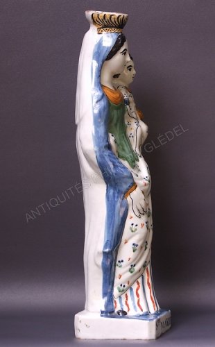 Céramiques, Porcelaines  - Grande vierge d'accouchée en faïence de Rennes