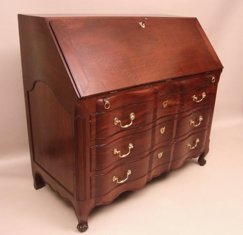 Commode bureau en acajou massif, Nantes XVIIIe siècle - Mobilier Style Louis XV