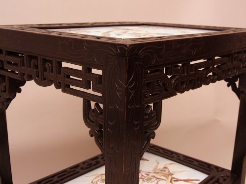 Petite table dans le goût de l'Extrême-orient - 