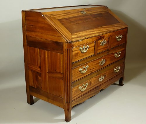 XVIIIe siècle - Commode scribanne malouine en acajou - Saint-Malo XVIIIe