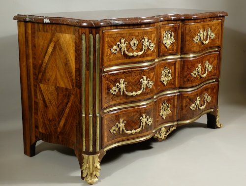 Commode Régence attribuée à l'ébéniste Etienne Doirat - Régence