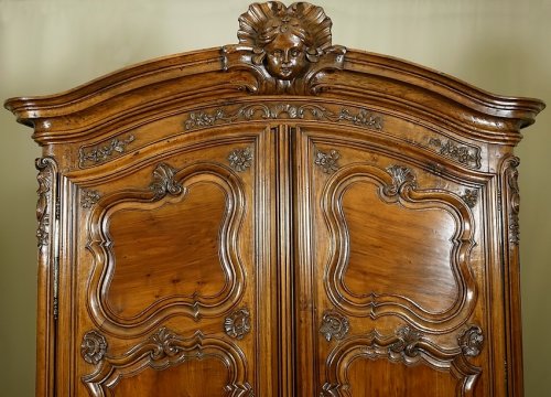 Mobilier Armoire - Armoire de château XVIIIe au mascaron et griffes de lion