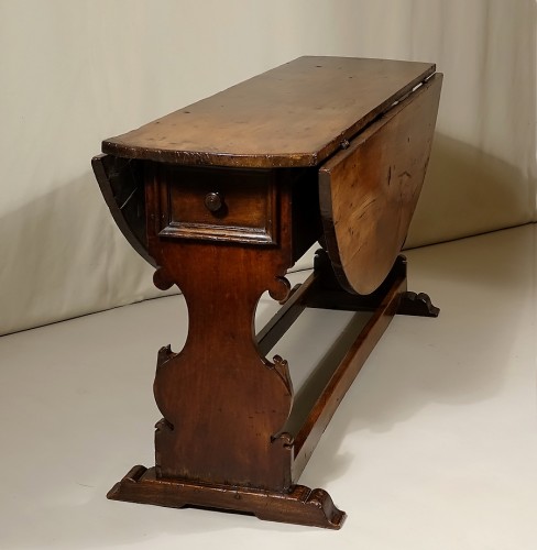 Mobilier Table & Guéridon - Table ovale en noyer - Toscane fin XVIe début XVIIe