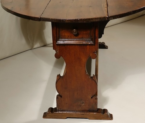 Louis XIII - Table ovale en noyer - Toscane fin XVIe début XVIIe