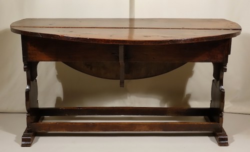 Antiquités - Table ovale en noyer - Toscane fin XVIe début XVIIe