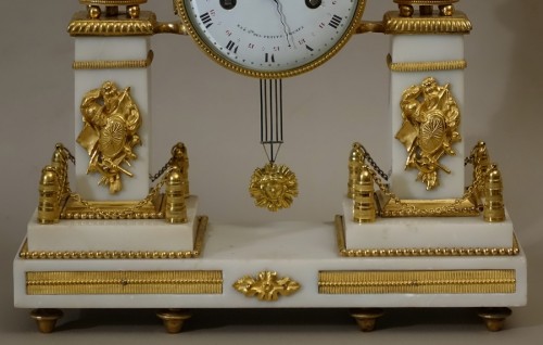 Pendule portique à la Minerve - Époque Louis XVI - Antiquités Philippe Glédel