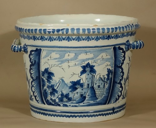Céramiques, Porcelaines  - Caisse à oranger - Nevers XVIIe siècle