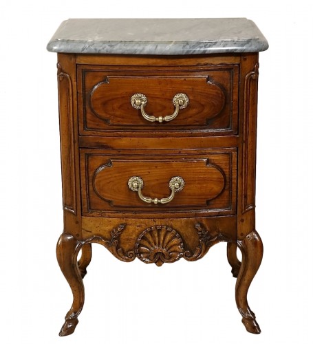 Petite commode d'entre-deux provençale en noyer 18e