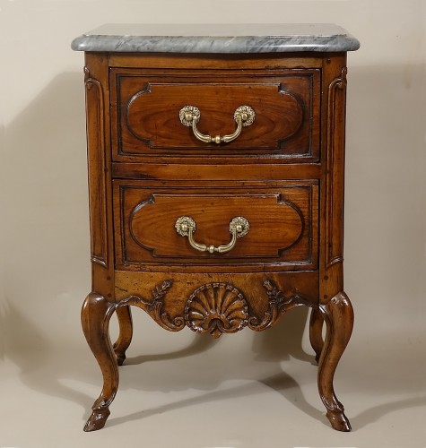 Petite commode d'entre-deux provençale en noyer 18e - Mobilier Style Louis XV