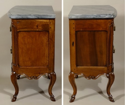 Louis XV - Petite commode d'entre-deux provençale en noyer 18e