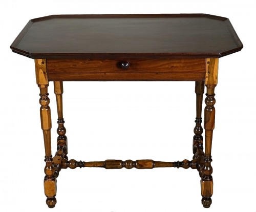 Cabaret table Rochelaise in guaiac and speckled mahogany