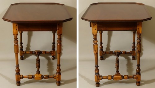 Louis XIII - Cabaret table Rochelaise in guaiac and speckled mahogany