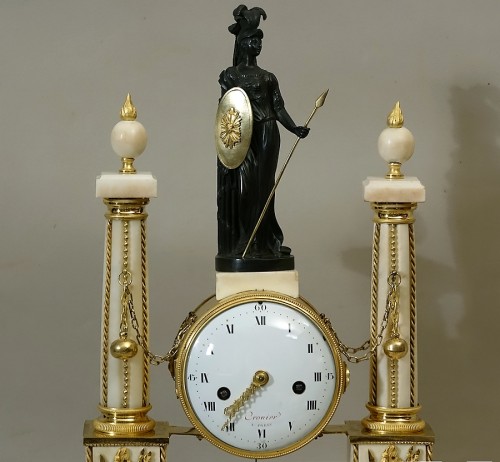 Pendule portique Louis XVI de Cronier - Horlogerie Style Louis XVI