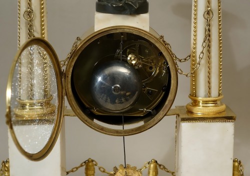 Antiquités - Pendule portique Louis XVI de Cronier
