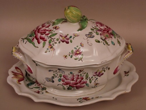 A mid 18th century Faience Terrine of Sceaux - Porcelain & Faience Style Louis XV