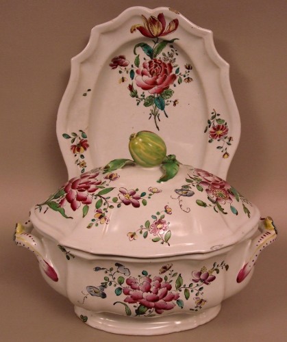 18th century - A mid 18th century Faience Terrine of Sceaux