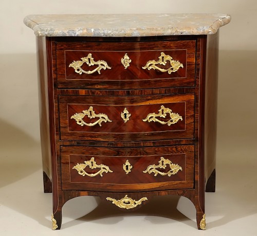 Petite commode d'époque Louis XV estampillée Guillaume Kemp - Antiquités Philippe Glédel