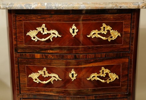 Louis XV - Petite commode d'époque Louis XV estampillée Guillaume Kemp