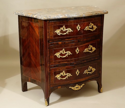 Antiquités - Petite commode d'époque Louis XV estampillée Guillaume Kemp