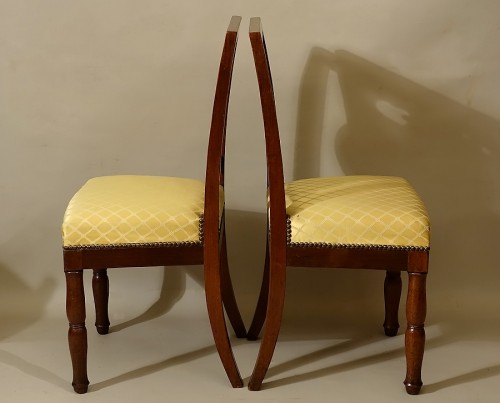 XVIIIe siècle - Paire de chaises à l'étrusque en acajou