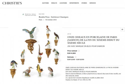 Antiquités - Collection d'oiseaux en porcelaine sur consoles en bois doré