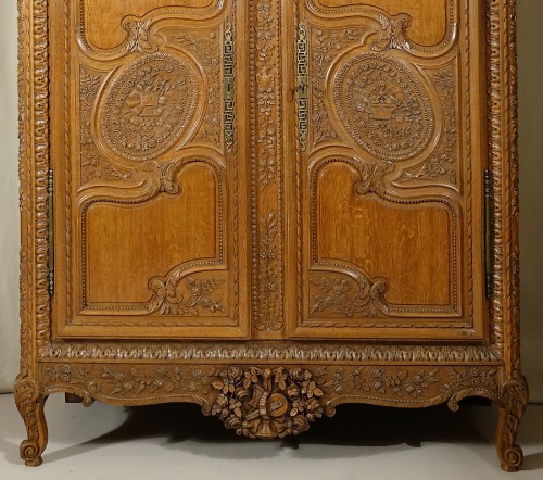 XIXe siècle - Armoire de mariage "aux chevaux marins" Commande d'armateur - Fécamp