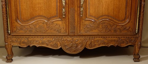 XIXe siècle - Armoire de mariage aux instruments aratoires - Vire - Normandie début XIXe