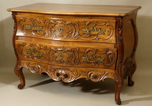 Mobilier Commode - Commode provençale nîmoise en noyer - XVIIIe siècle