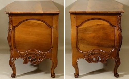 XVIIIe siècle - Commode provençale nîmoise en noyer - XVIIIe siècle