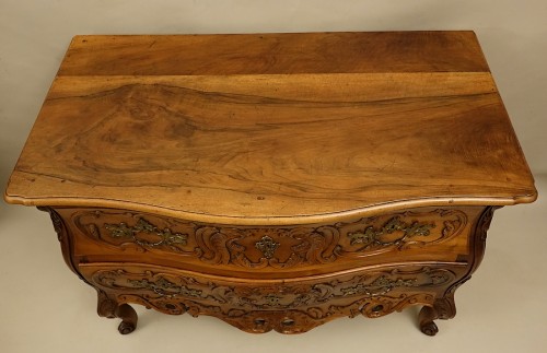 Commode provençale nîmoise en noyer - XVIIIe siècle - Louis XV