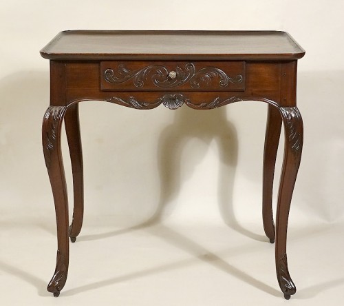 Table cabaret bordelaise en acajou de Cuba XVIIIe - Mobilier Style Louis XV