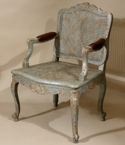 Sièges Fauteuil & Bergère - Fauteuil de cabinet en noyer laqué et foncé de canne d’époque Régence