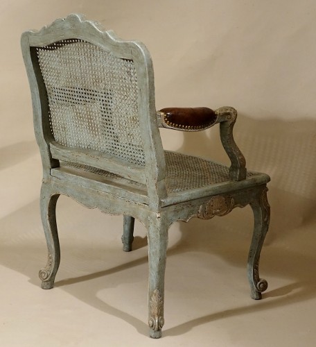 XVIIIe siècle - Fauteuil de cabinet en noyer laqué et foncé de canne d’époque Régence