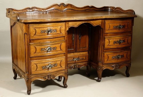 Bureau de changeur en noyer - Lyon Époque Louis XV - Mobilier Style Louis XV