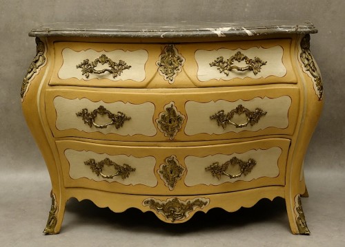 Commode en bois laqué - Suède - Époque Frédéric Ier - XVIIIe siècle - Mobilier Style Louis XV