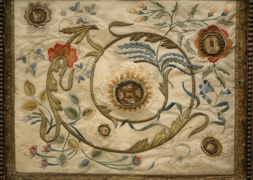 Cadre reliquaire en soie à cannetilles et broderies de fils d'or Sicile XVIIIe siècle - Art sacré, objets religieux Style 