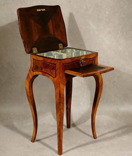 Antiquités - Table à ouvrage estampillée Butte - Paris - Epoque Louis XV