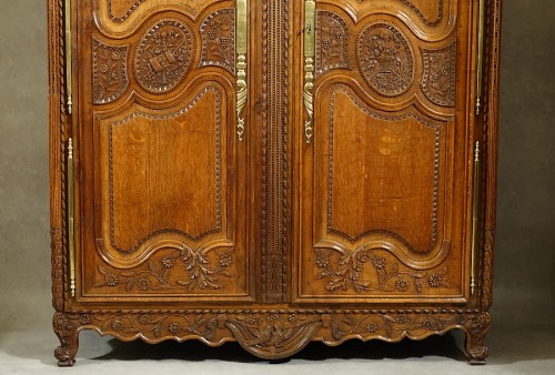 Antiquités - Armoire de mariage viroise de l'atelier Banvillet