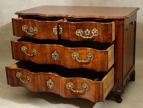 XVIIIe siècle - Commode de port nantaise double arbalète en acajou massif