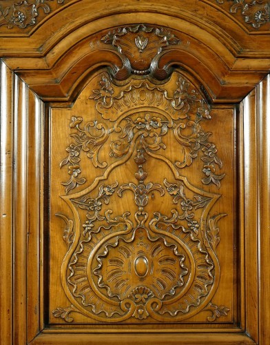 XVIIIe siècle - Armoire de mariage en merisier. Julien Dondel - Pays de Rennes - Vers 1770