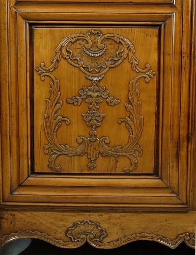  - Armoire de mariage en merisier. Julien Dondel - Pays de Rennes - Vers 1770