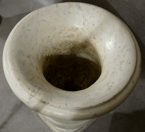 Paire de vases en marbre de Carrare d'époque Empire - Antiquités Philippe Glédel