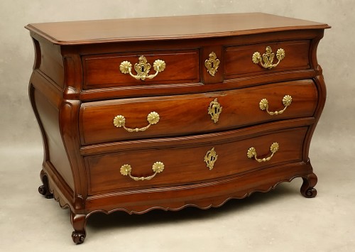 18th century - Bordeaux mahogany chest of drawers