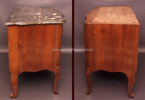 Grande commode d'époque Louis XV en noyer de Jean-François Hache - Antiquités Philippe Glédel