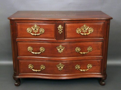 Solid Cuban mahogany curved commode from Bordeaux, XVIIIth century