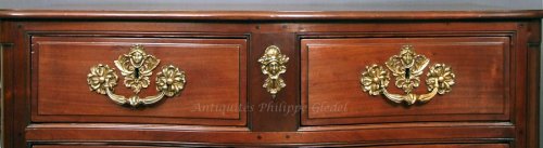 Solid Cuban mahogany curved commode from Bordeaux, XVIIIth century - 
