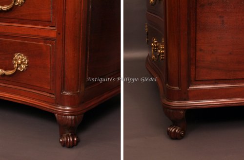 18th century - Solid Cuban mahogany curved commode from Bordeaux, XVIIIth century