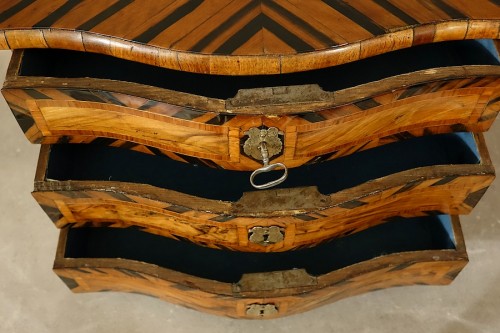 Antiquités - Commode de maîtrise XVIIIe en Coromandel