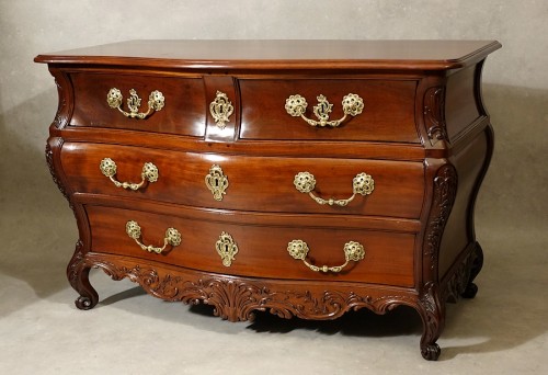 Mobilier Commode - Commode en acajou massif, Bordeaux XVIIIe