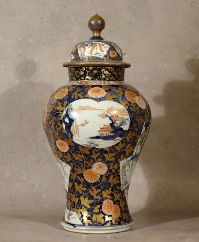 Porcelain & Faience  - Large lided vase - Japan late 17th century